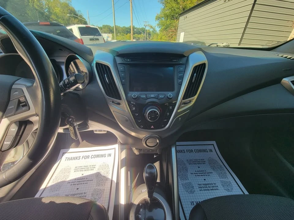 2016 Hyundai Veloster - Image 8 of 10