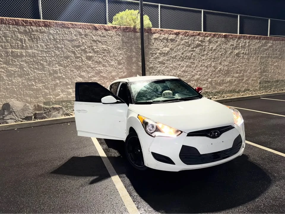 2016 Hyundai Veloster - Image 2 of 7