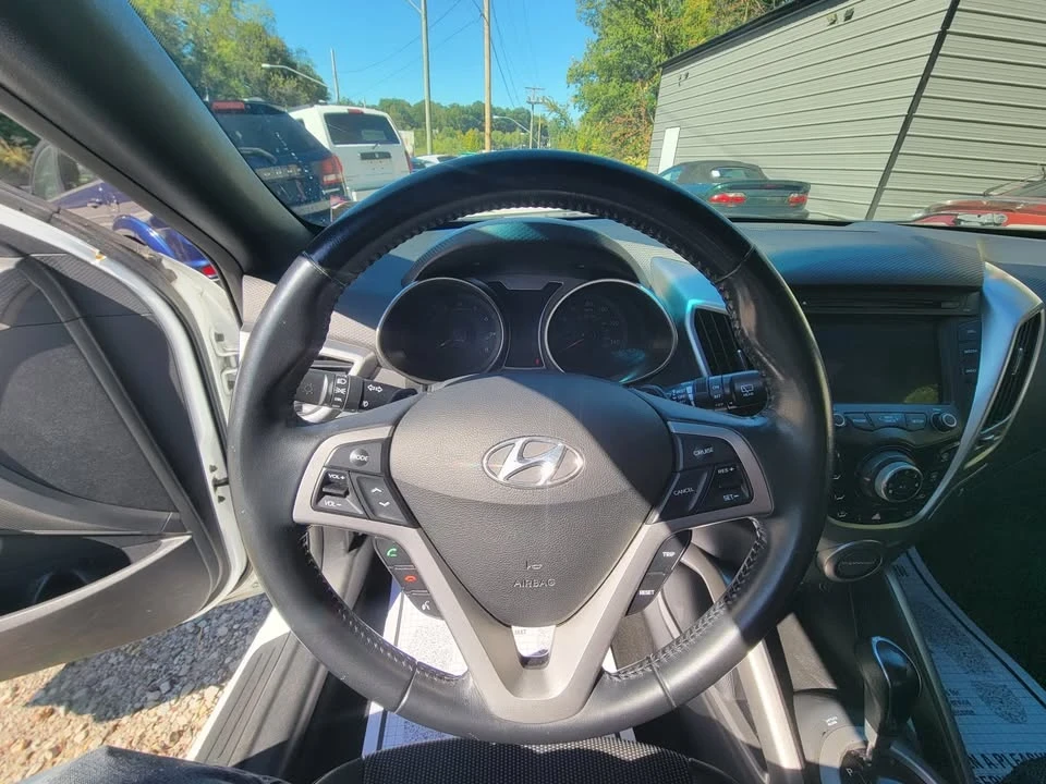2016 Hyundai Veloster - Image 7 of 10