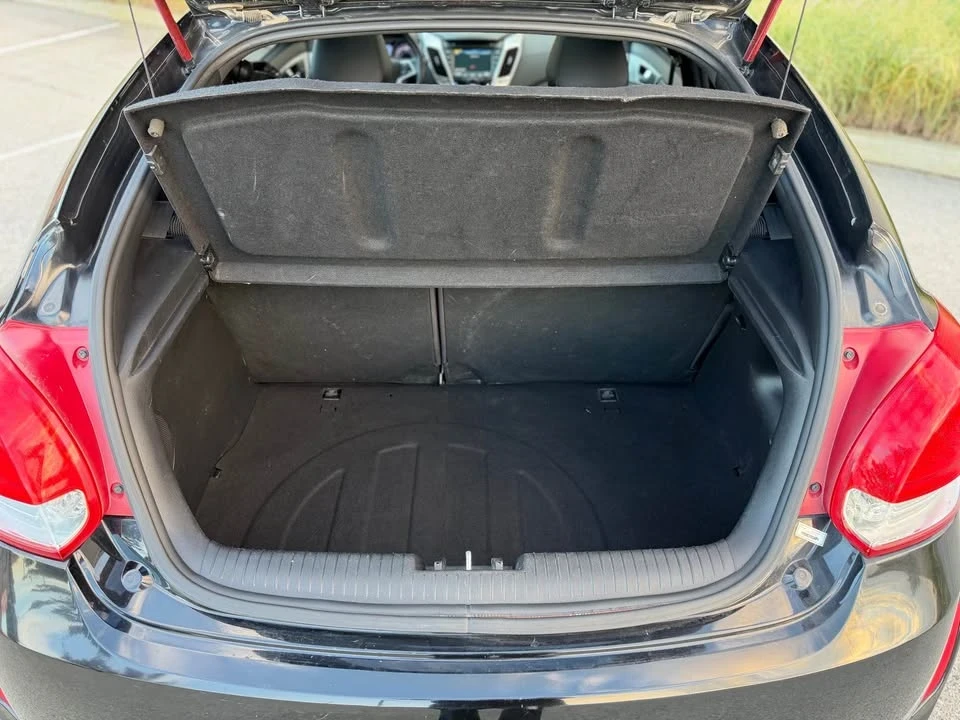2016 Hyundai Veloster - Image 10 of 14