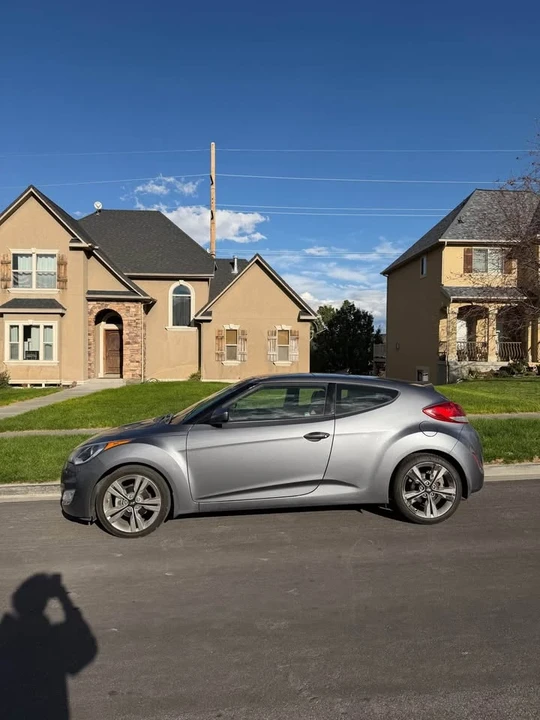 2016 Hyundai Veloster - Image 2 of 10