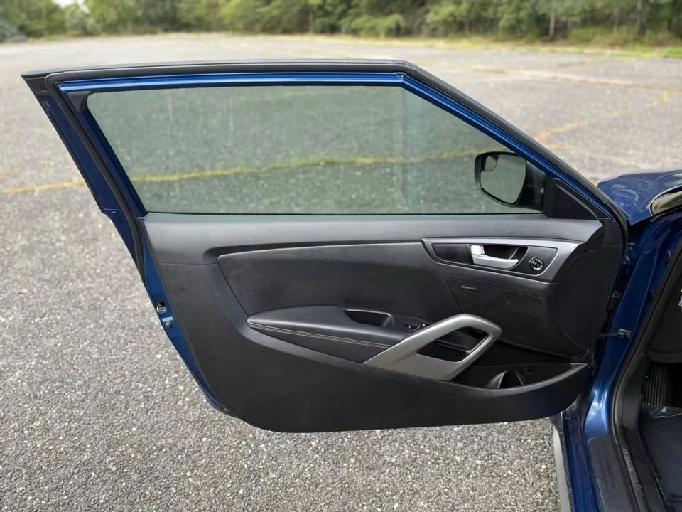 2016 Hyundai Veloster - Image 10 of 20