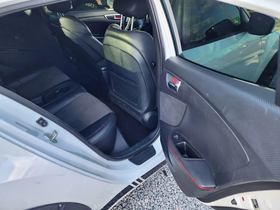 2016 Hyundai Veloster - Image 11 of 14