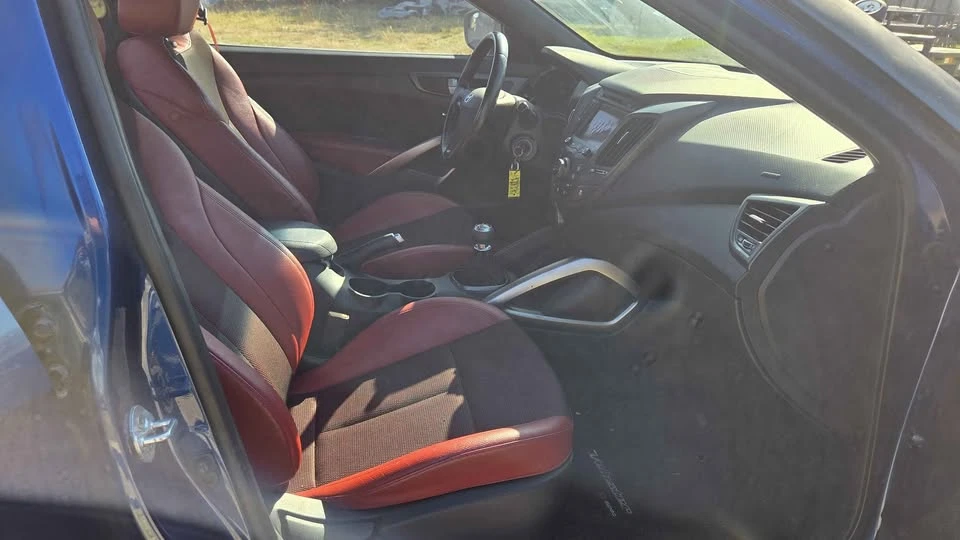 2016 Hyundai Veloster - Image 10 of 18