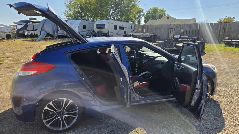 2016 Hyundai Veloster - Image 9 of 18