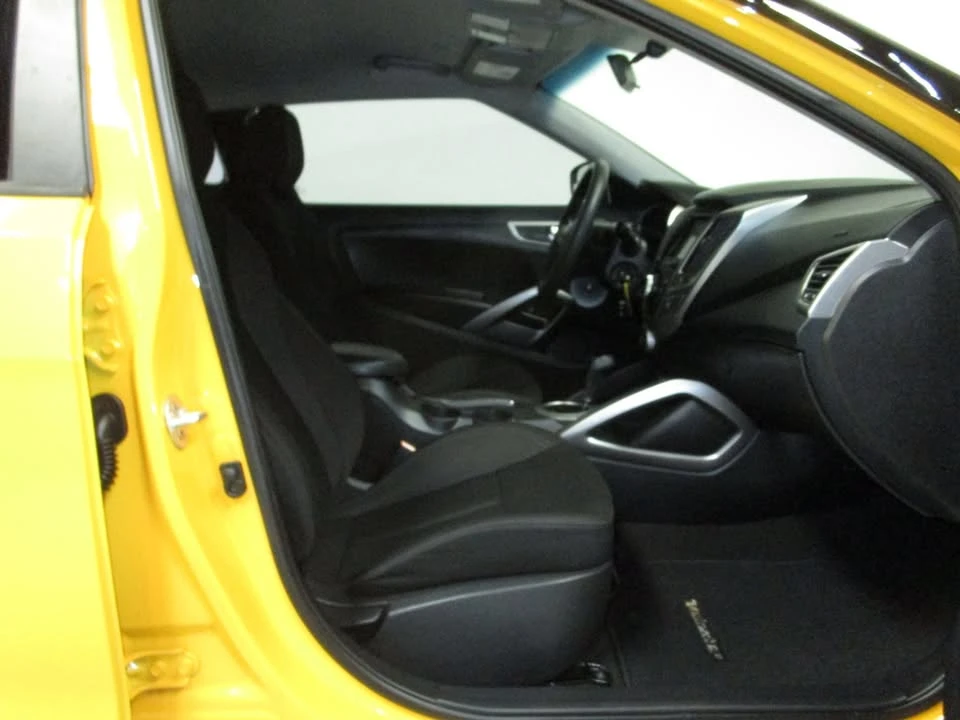 2016 Hyundai Veloster - Image 16 of 20