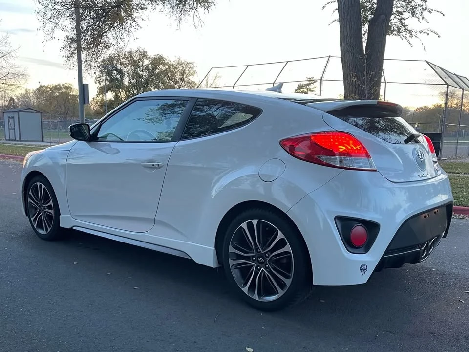 2016 Hyundai Veloster - Image 10 of 19