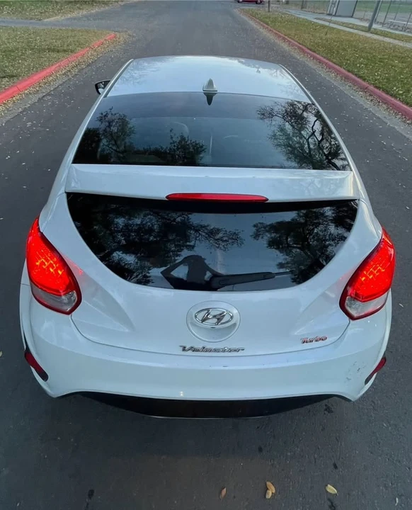 2016 Hyundai Veloster - Image 8 of 19