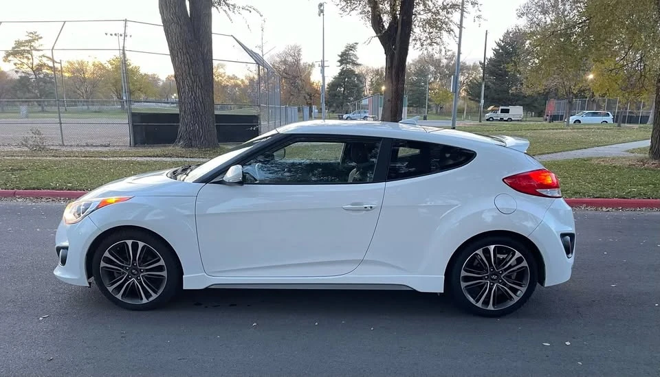 2016 Hyundai Veloster - Image 11 of 19