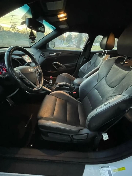 2016 Hyundai Veloster - Image 12 of 19