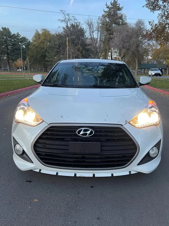 2016 Hyundai Veloster - Image 2 of 19