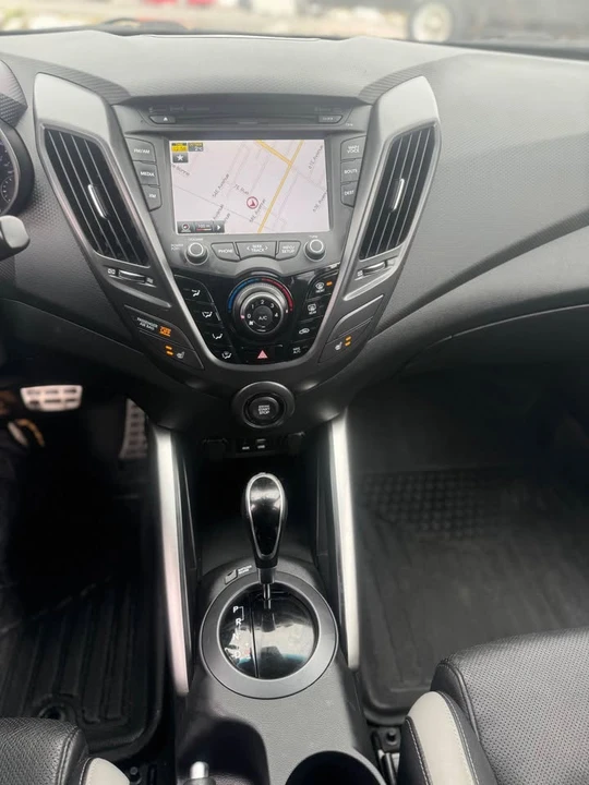 2016 Hyundai Veloster - Image 14 of 16