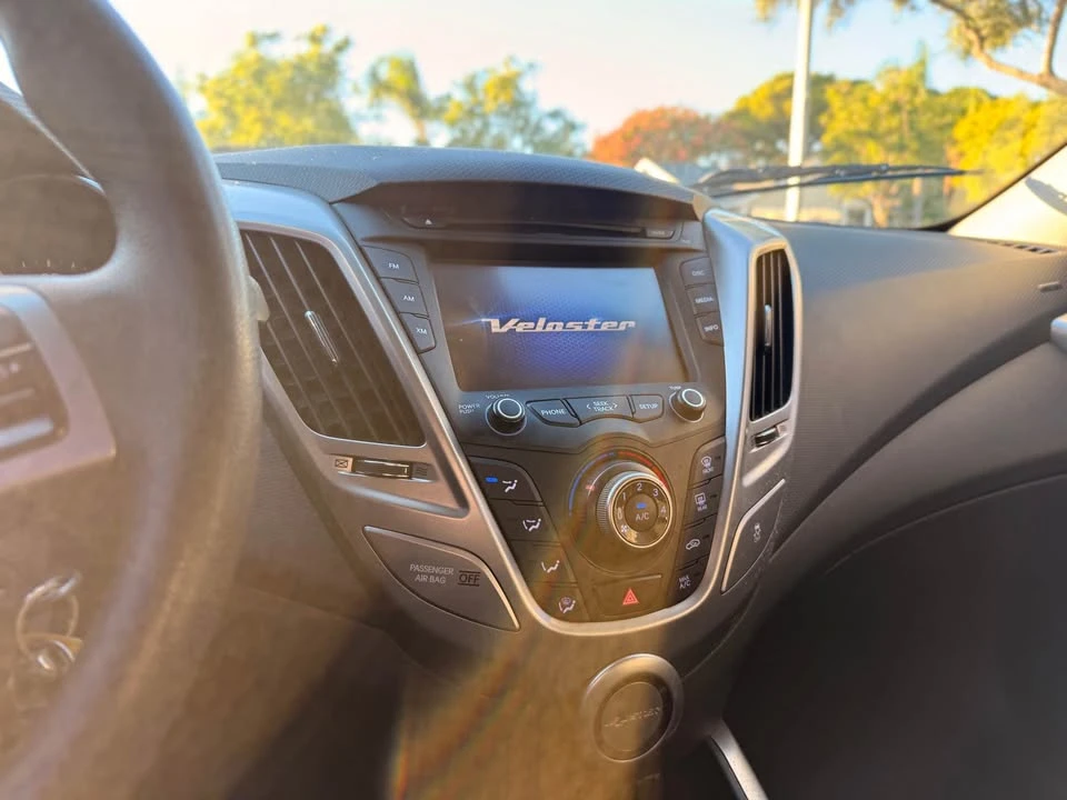 2016 Hyundai Veloster - Image 10 of 14