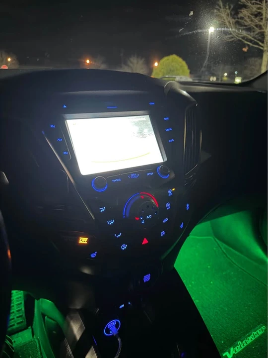 2016 Hyundai Veloster - Image 8 of 9