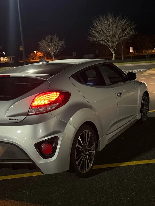2016 Hyundai Veloster - Image 5 of 9