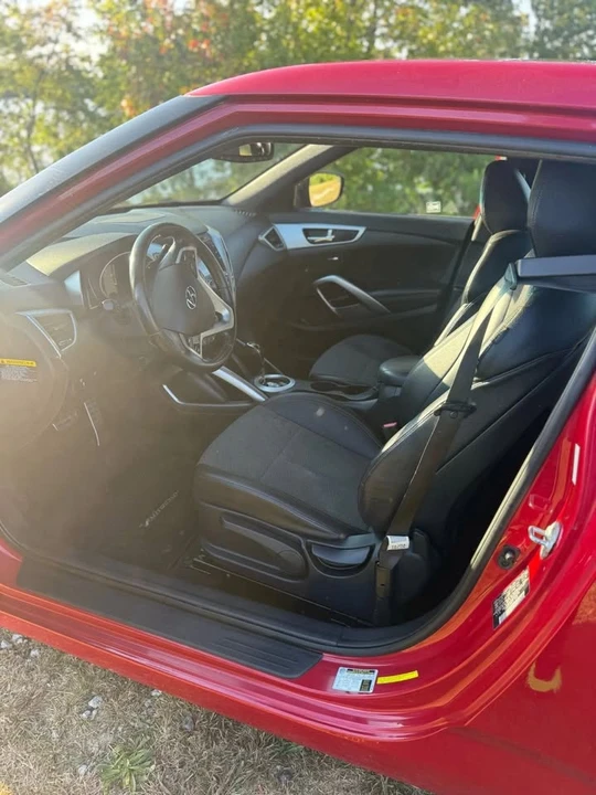 2016 Hyundai Veloster - Image 15 of 20