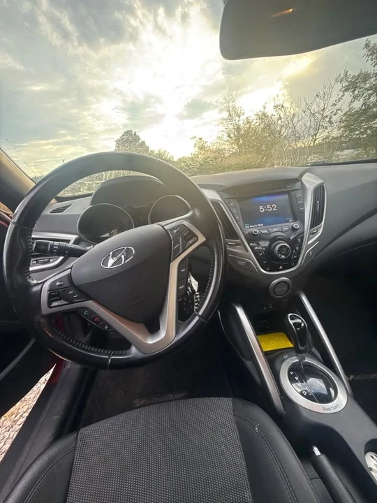 2016 Hyundai Veloster - Image 8 of 20