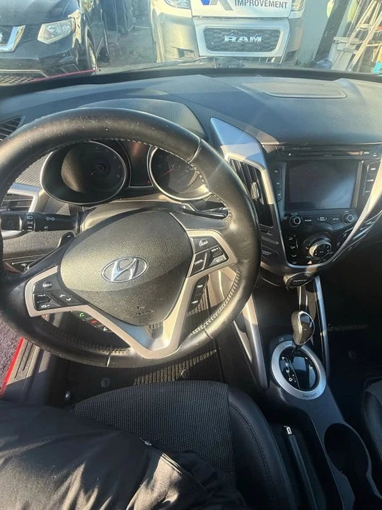 2016 Hyundai Veloster - Image 18 of 20
