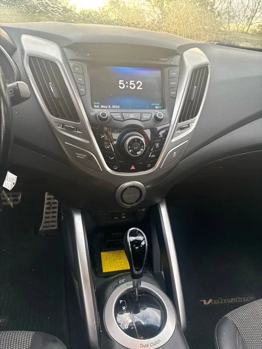 2016 Hyundai Veloster - Image 10 of 20