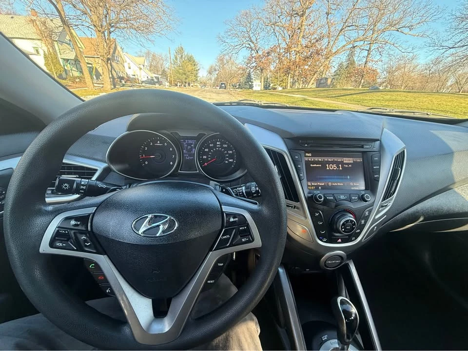 2016 Hyundai Veloster - Image 9 of 10