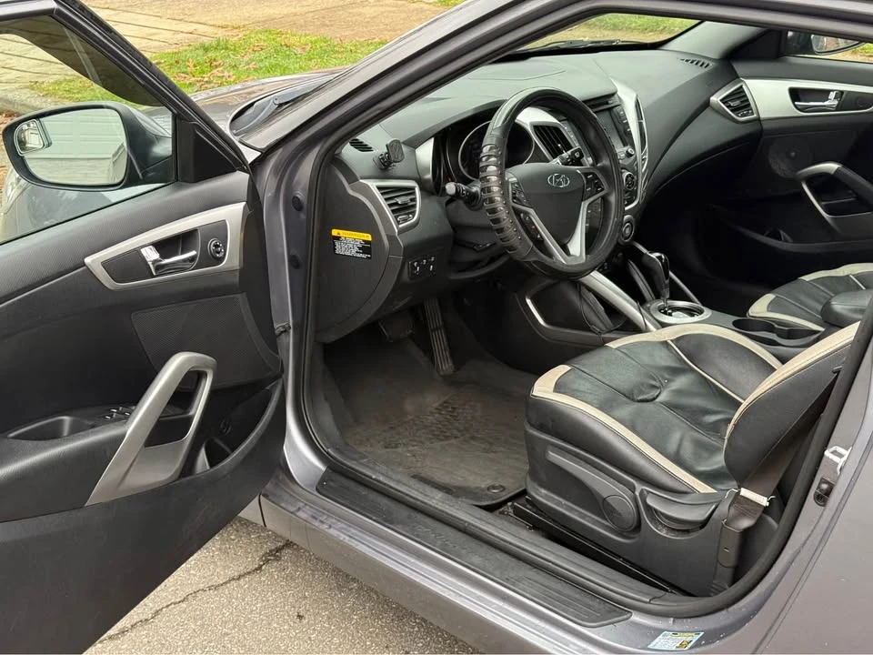 2016 Hyundai Veloster - Image 10 of 11