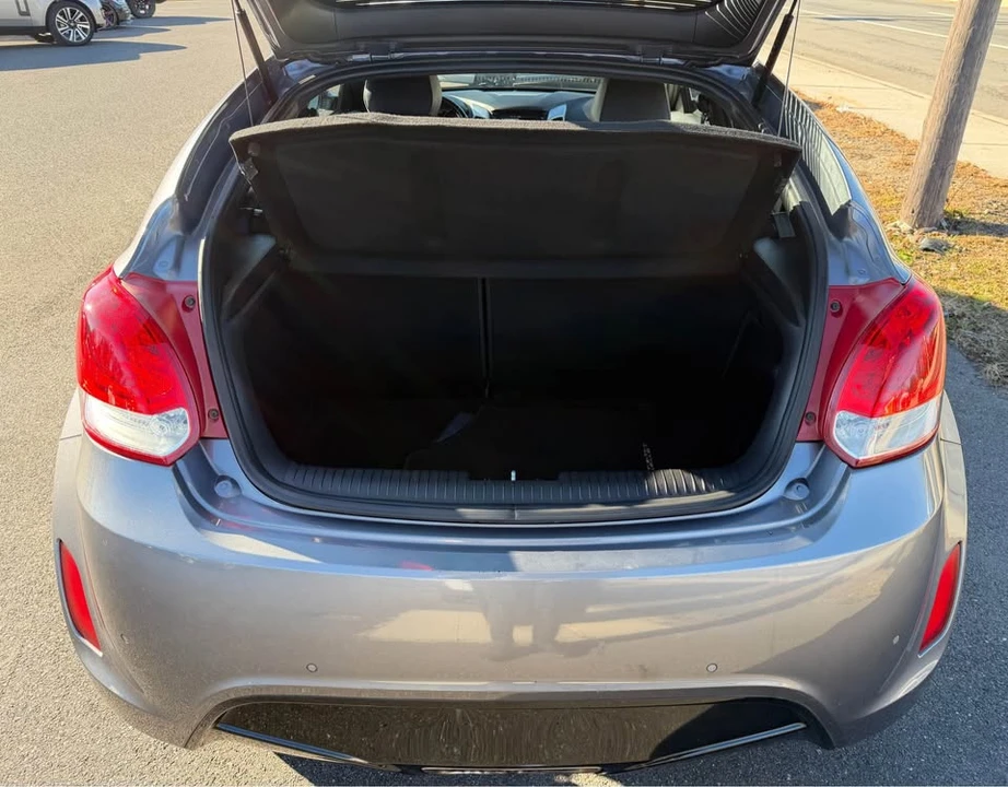 2016 Hyundai Veloster - Image 10 of 11