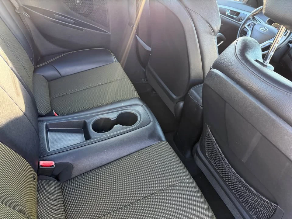 2016 Hyundai Veloster - Image 9 of 11
