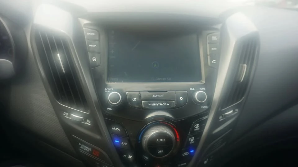 2016 Hyundai Veloster - Image 11 of 20