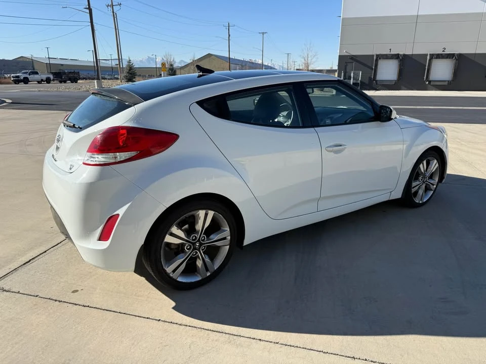 2016 Hyundai Veloster - Image 4 of 8
