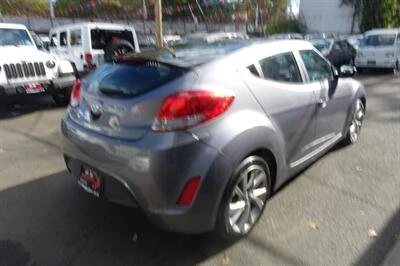 2016 Hyundai Veloster - Image 5 of 10
