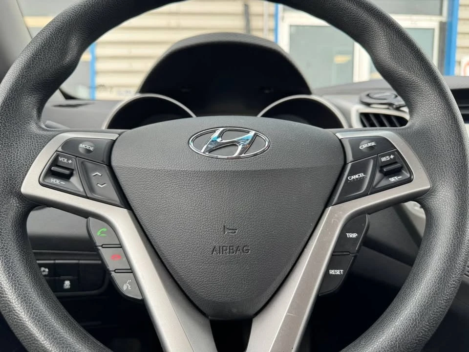 2016 Hyundai Veloster - Image 8 of 19