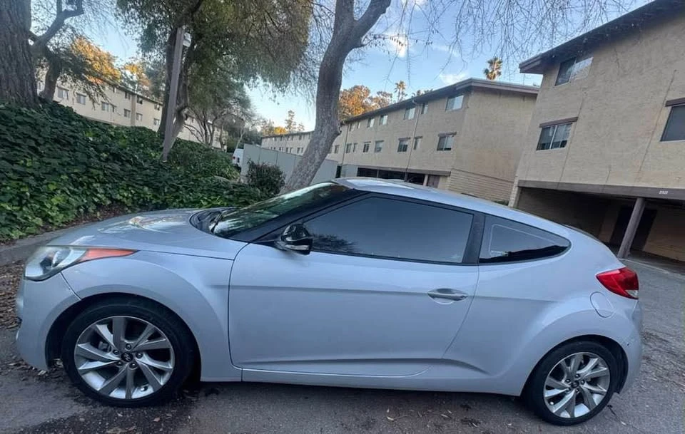 2016 Hyundai Veloster - Image 4 of 8