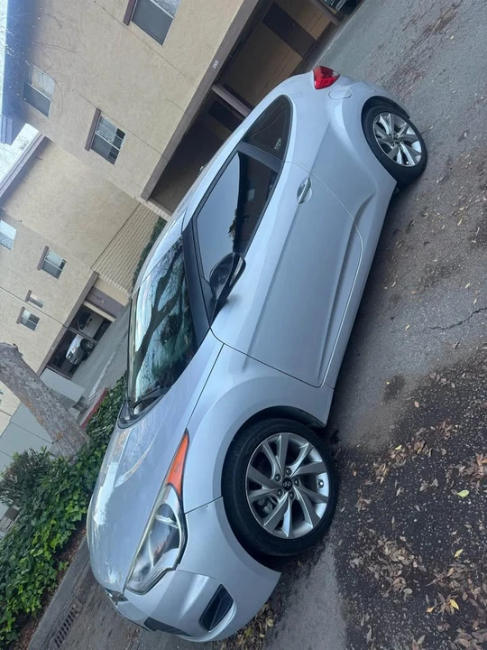 2016 Hyundai Veloster - Image 5 of 8