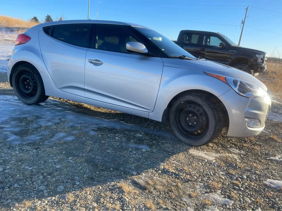 2016 Hyundai Veloster - Image 2 of 5