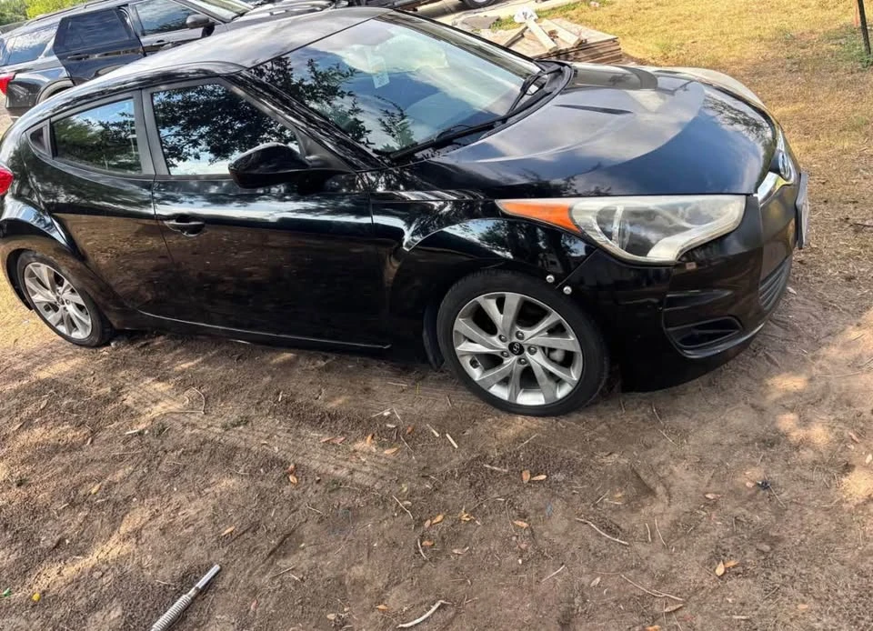 2016 Hyundai Veloster - Image 2 of 7