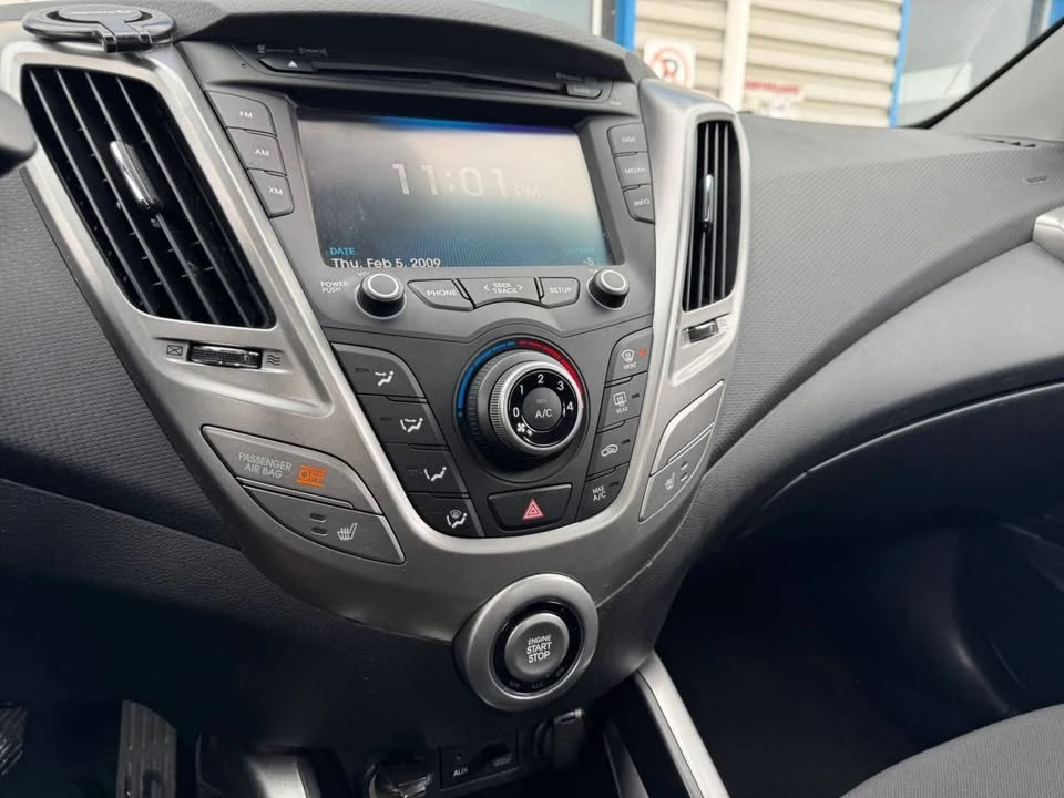 2016 Hyundai Veloster - Image 13 of 19