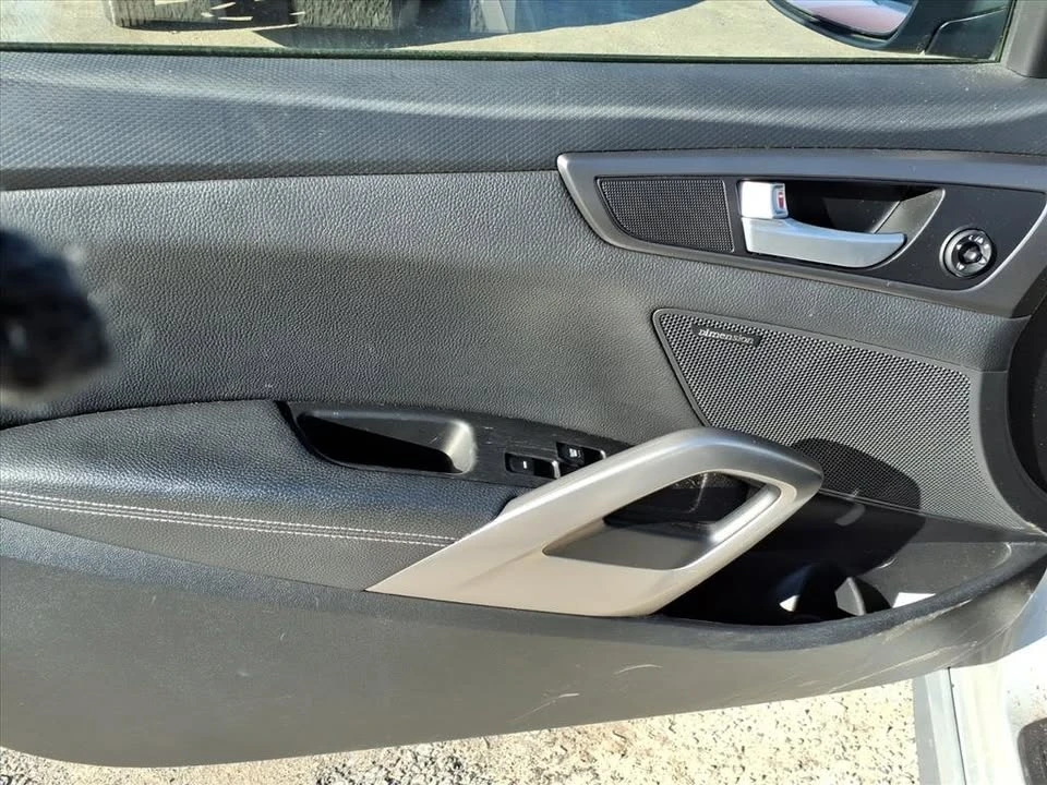 2016 Hyundai Veloster - Image 17 of 20