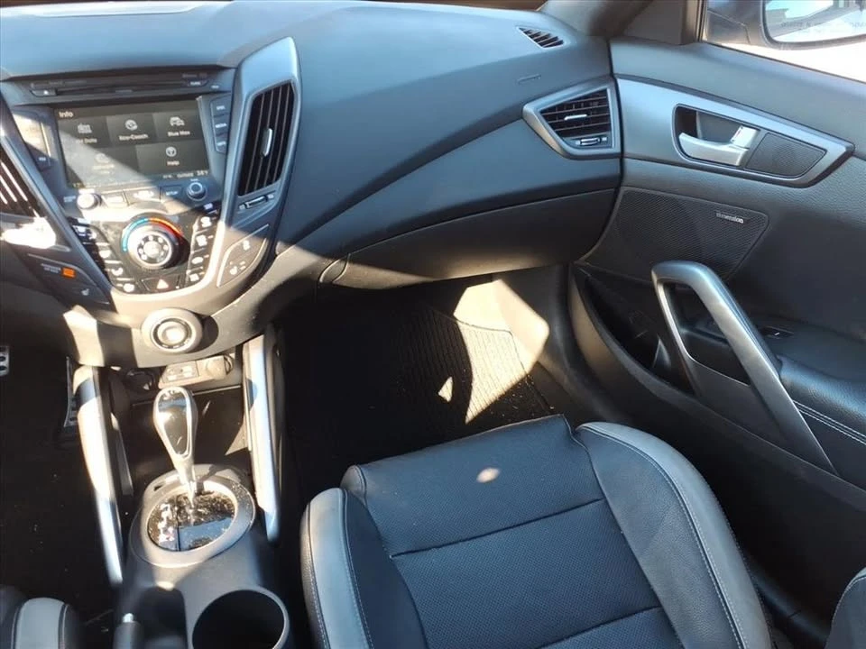 2016 Hyundai Veloster - Image 16 of 20
