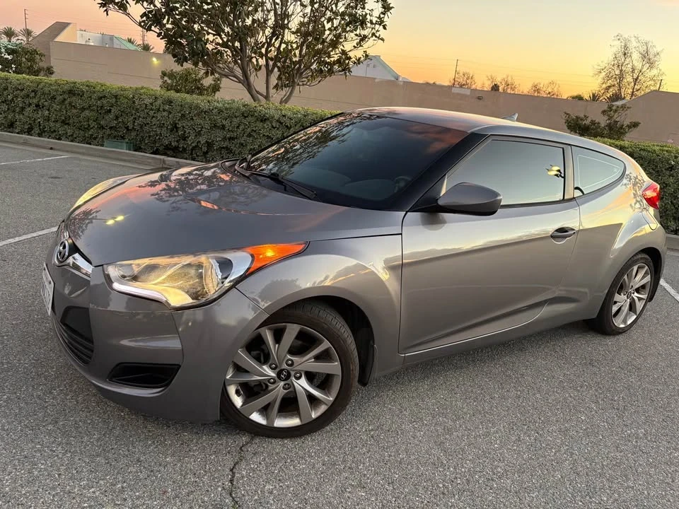 2016 Hyundai Veloster - Image 2 of 17