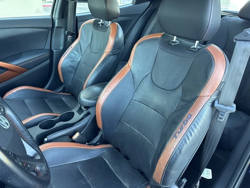 2016 Hyundai Veloster - Image 13 of 19