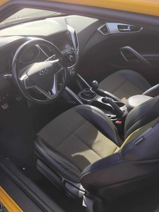 2016 Hyundai Veloster - Image 5 of 6