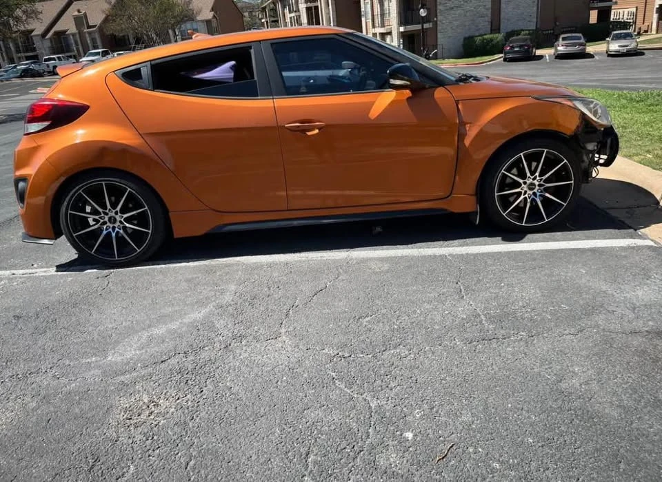 2016 Hyundai Veloster - Image 9 of 10