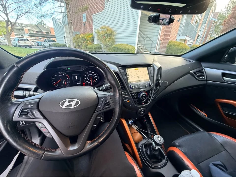 2016 Hyundai Veloster - Image 10 of 11