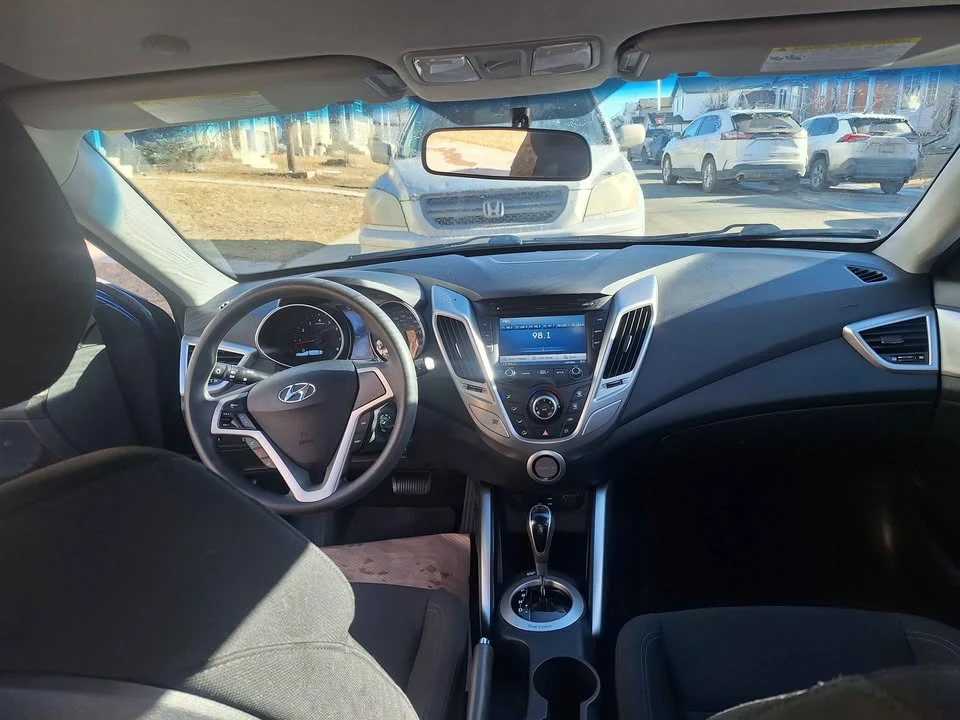 2016 Hyundai Veloster - Image 8 of 10