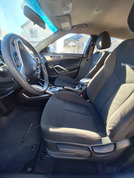 2016 Hyundai Veloster - Image 7 of 10