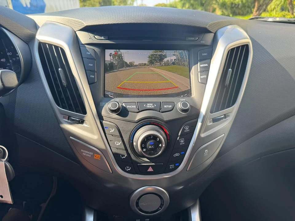 2016 Hyundai Veloster - Image 11 of 15