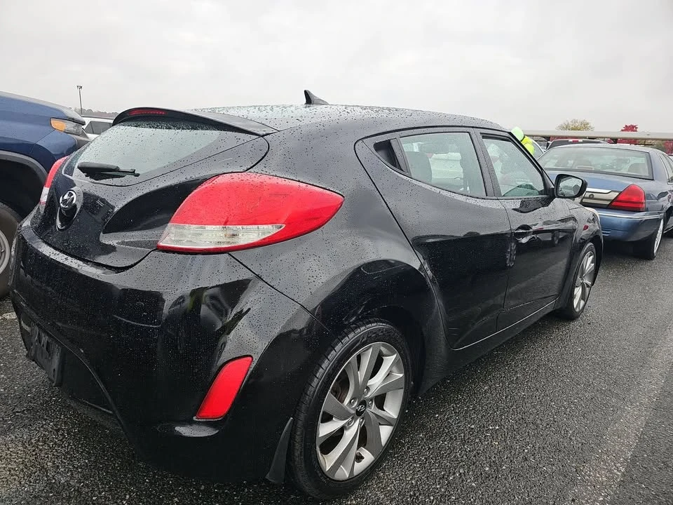 2016 Hyundai Veloster - Image 9 of 14