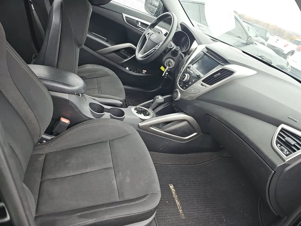2016 Hyundai Veloster - Image 8 of 14
