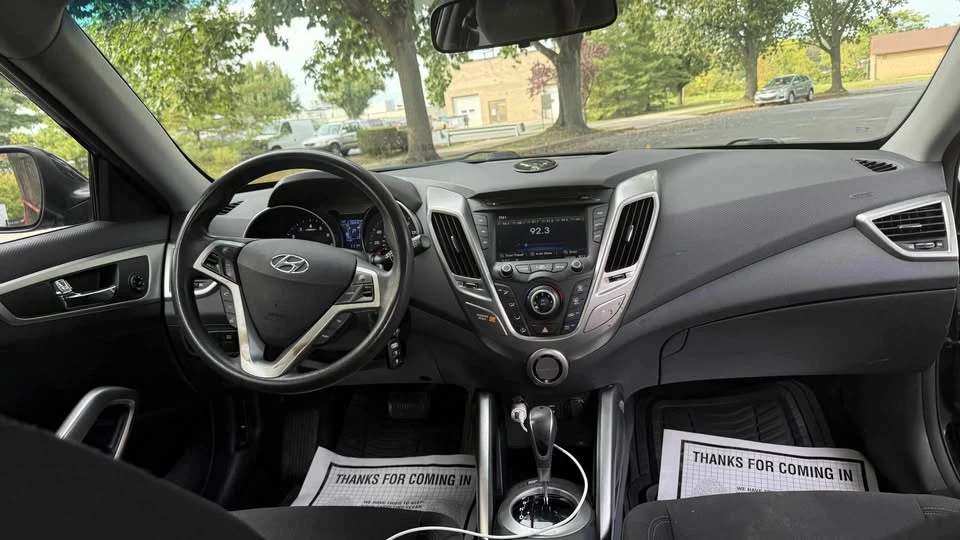 2016 Hyundai Veloster - Image 11 of 16