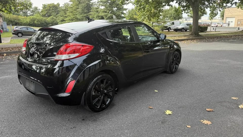 2016 Hyundai Veloster - Image 2 of 16